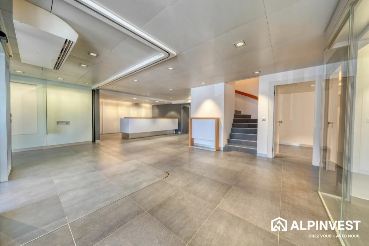 Former bank branch with apartment - Haute-Nendaz